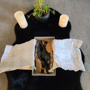 EUC! Me Too Black Leather Heels